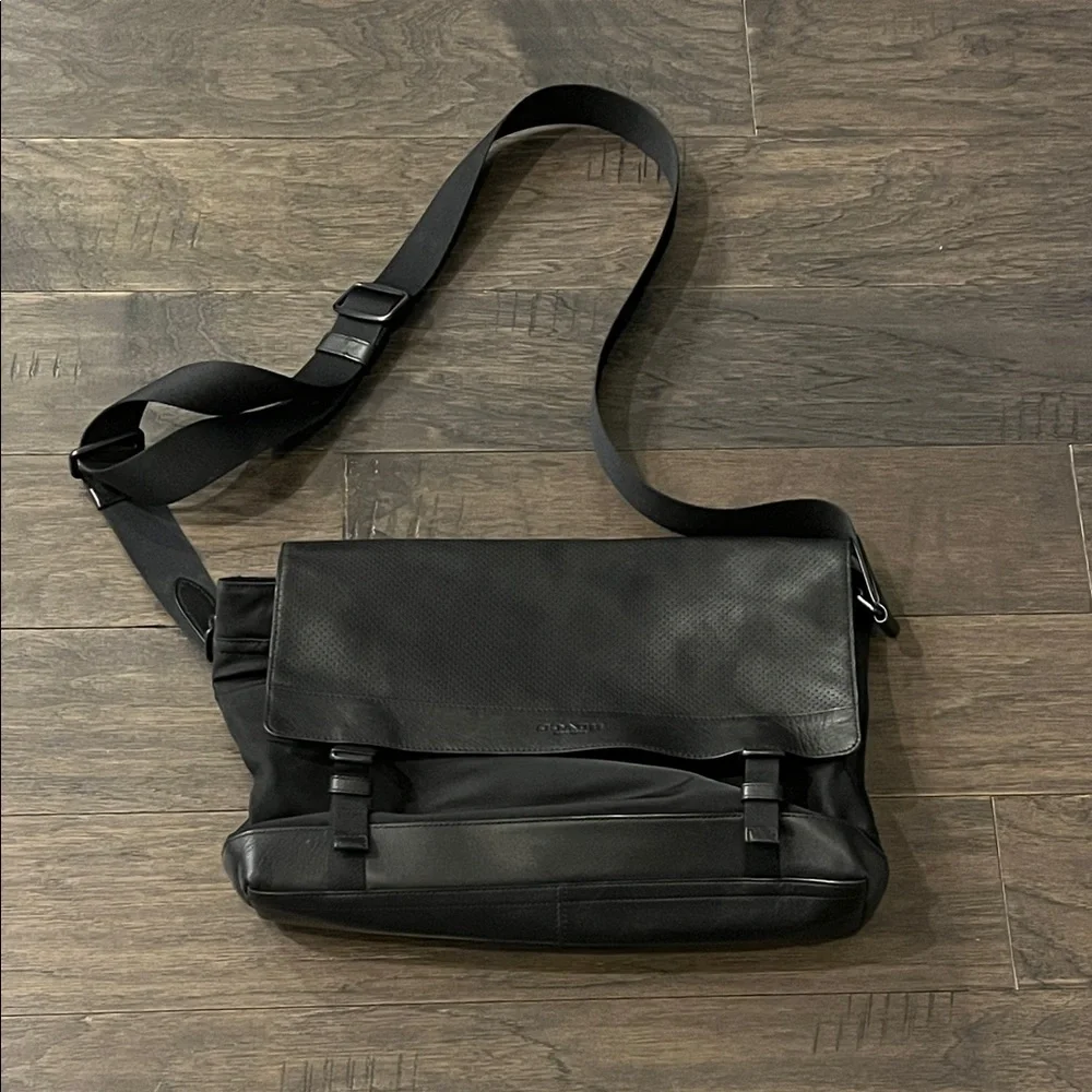 Coach New York Terrain Trek Commuter Laptop Bag Shoulder Strap black leather